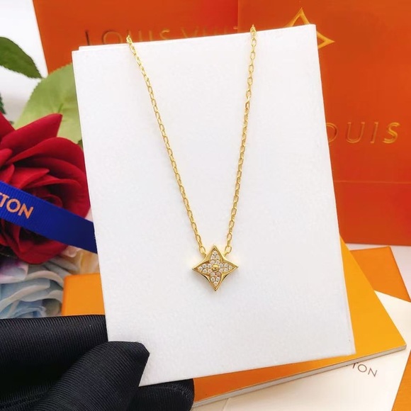 Louis Vuitton Gold Star Necklace - Picture 2 of 6